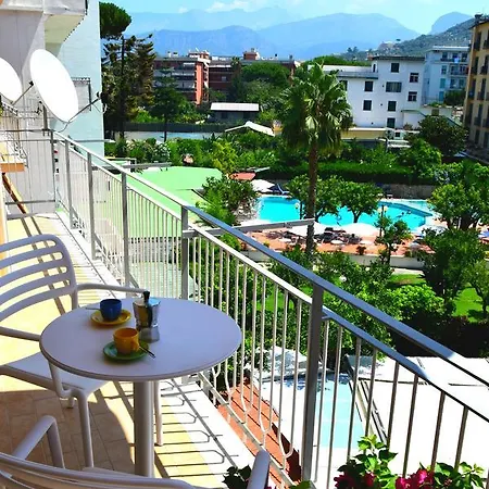 And Sea View Flats سورينتو