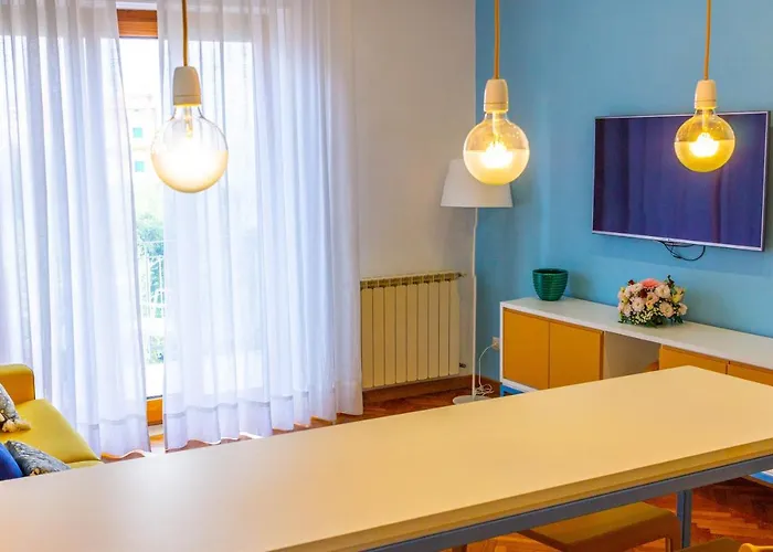 And Sea View Flats 아파트