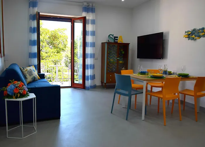 아파트 And Sea View Flats